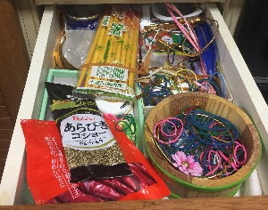 ごちゃつかないカトラリー収納